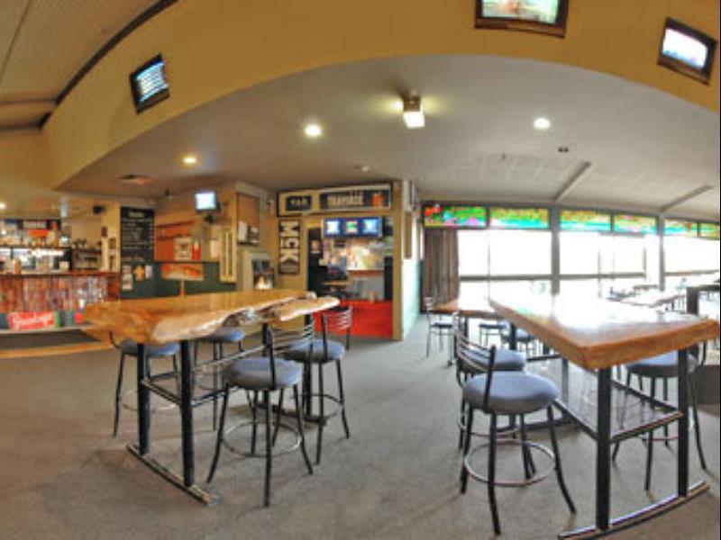 כרייסטצ'רץ' Equestrian Hotel מראה חיצוני תמונה