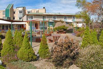 כרייסטצ'רץ' Equestrian Hotel מראה חיצוני תמונה